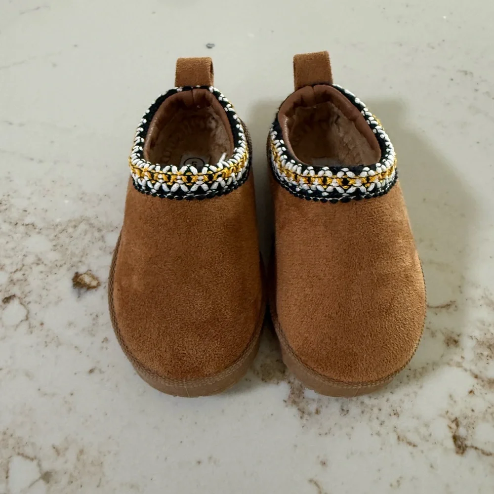 NEW American Exchange Brown Moccasins with Patterned Trim